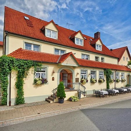 Brauereigasthof Zum Loewenbraeu Adelsdorf Dış mekan fotoğraf