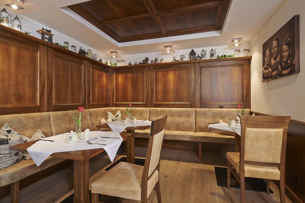 Brauereigasthof Zum Loewenbraeu Adelsdorf Dış mekan fotoğraf