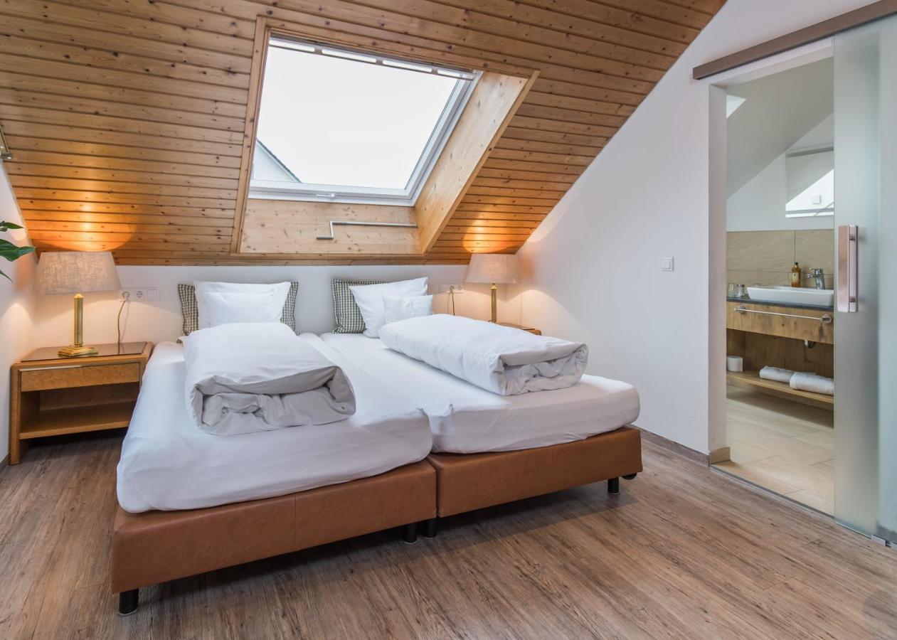 Brauereigasthof Zum Loewenbraeu Adelsdorf Dış mekan fotoğraf