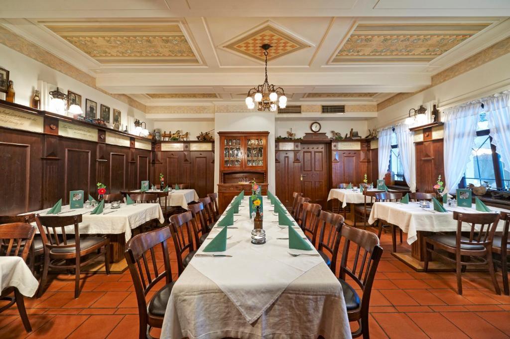 Brauereigasthof Zum Loewenbraeu Adelsdorf Dış mekan fotoğraf