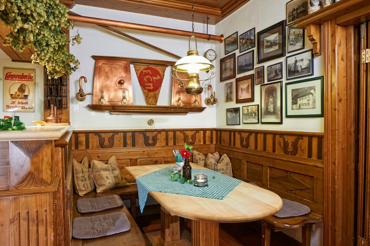 Brauereigasthof Zum Loewenbraeu Adelsdorf Dış mekan fotoğraf